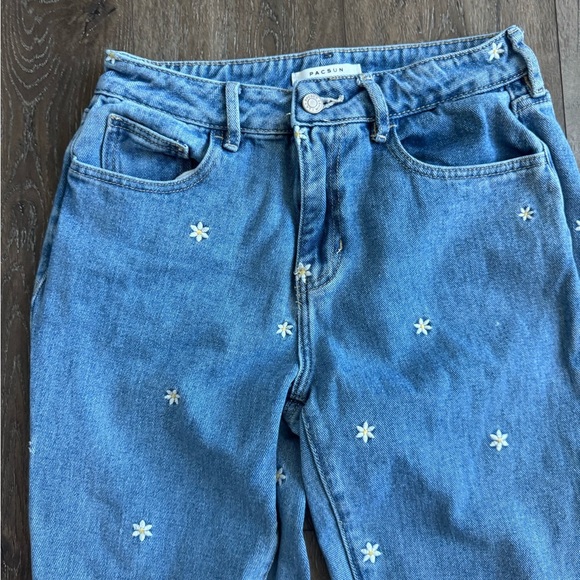 Pacsun Jeans.  Mom Jeans. Women’s size 26. These have the cutest flower details. - Picture 2 of 8